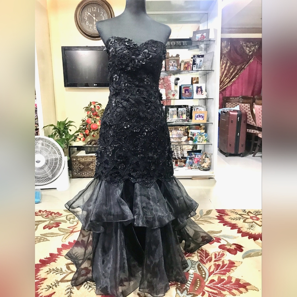 Black filipina gown